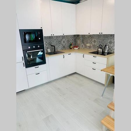 Uroczy Apartament Z Basenem I Kortem Tenisowym Поберово Экстерьер фото